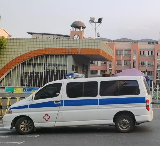 浙江救护车出租护送骨折病人一公里多少钱